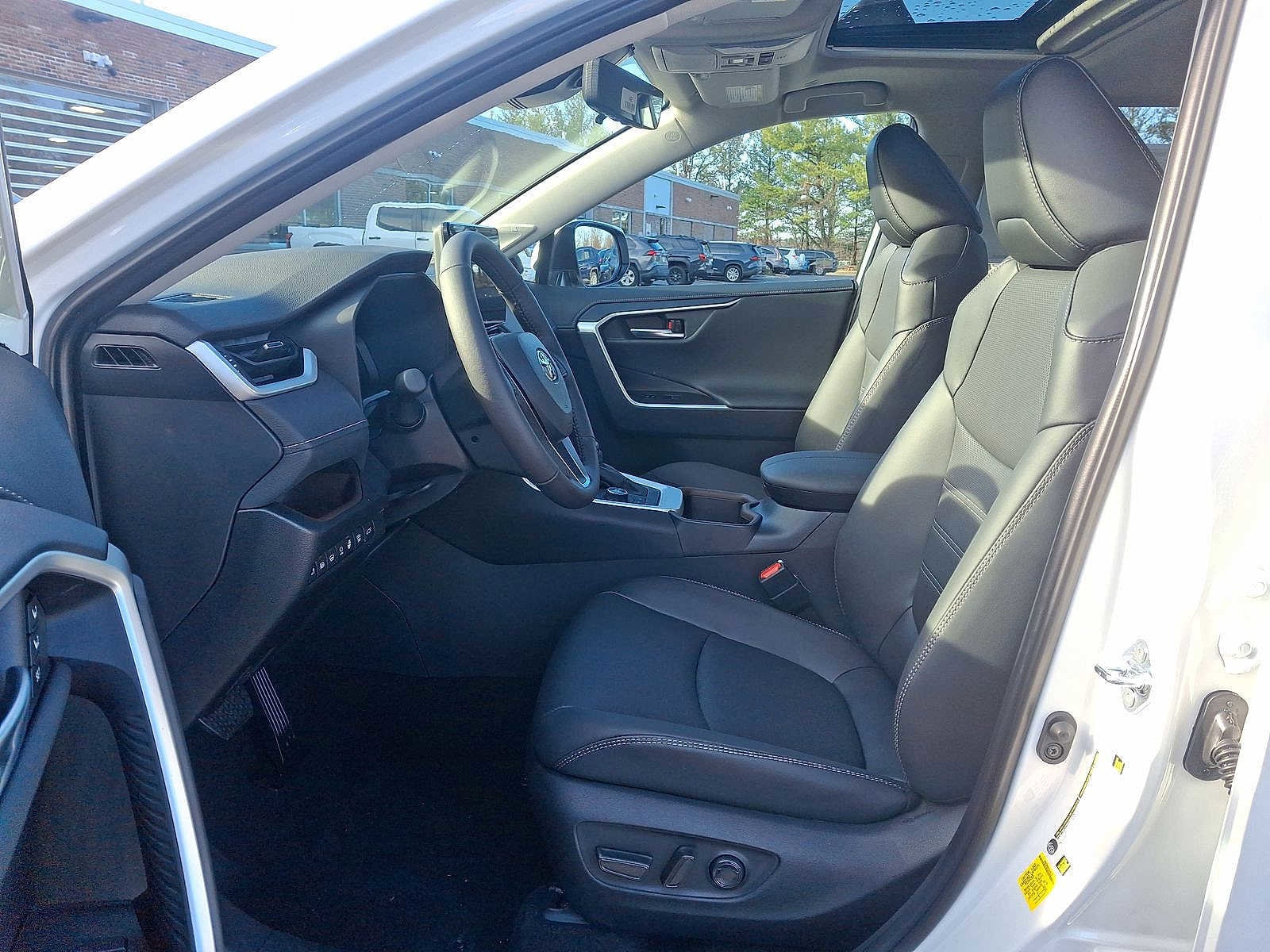 Thumbnail: 2025 Toyota RAV4 - 20