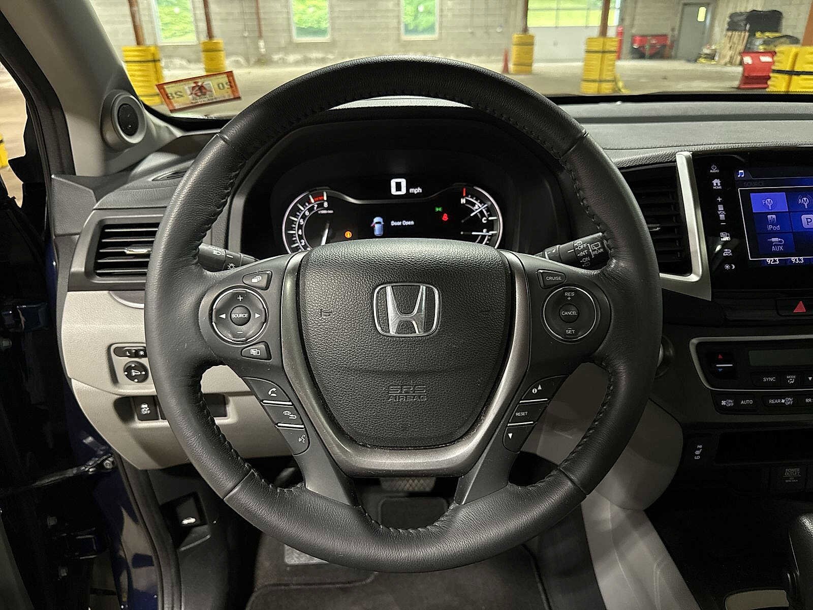 Thumbnail: 2017 Honda Pilot - 19