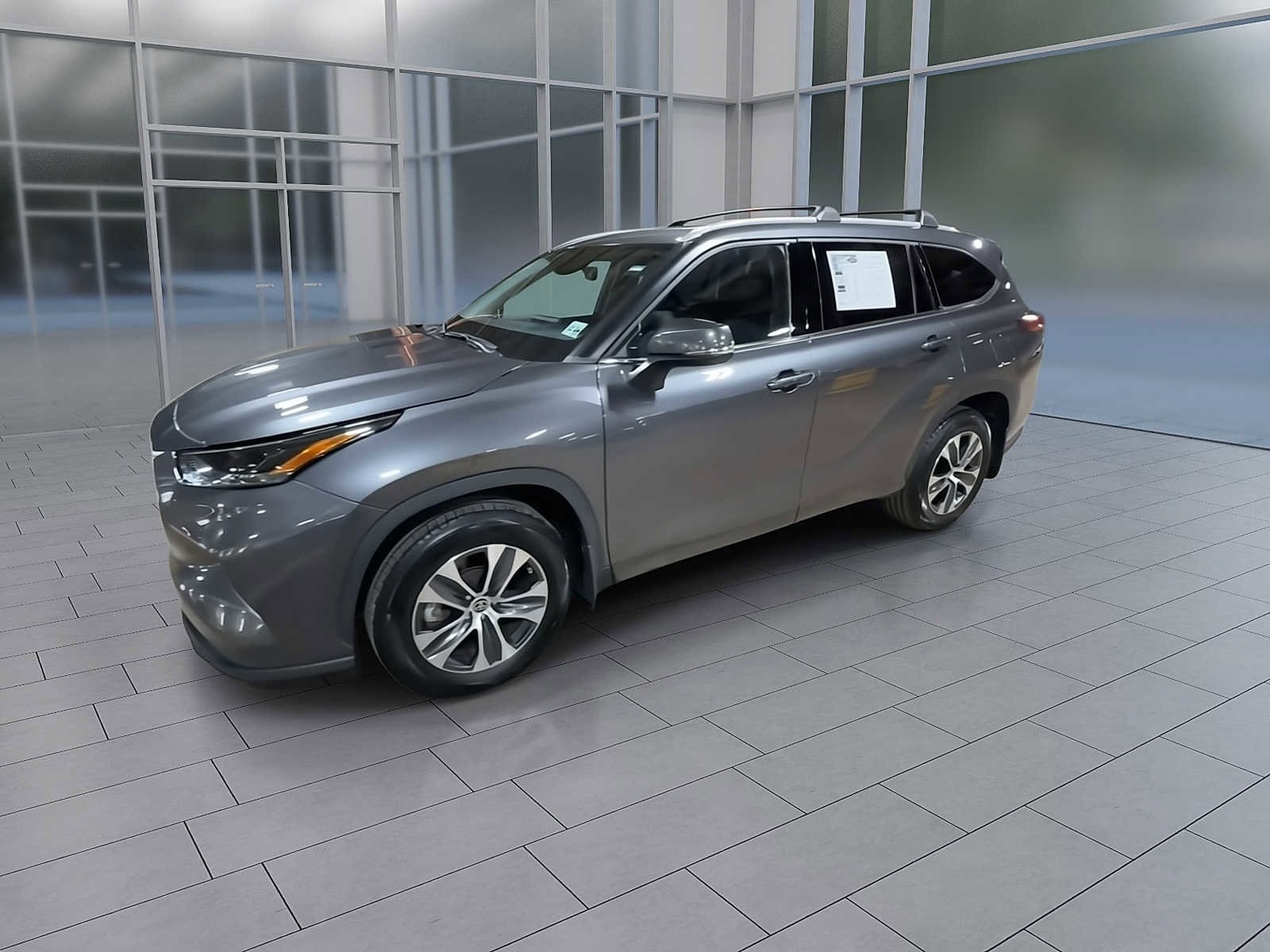 Thumbnail: 2022 Toyota Highlander - 4