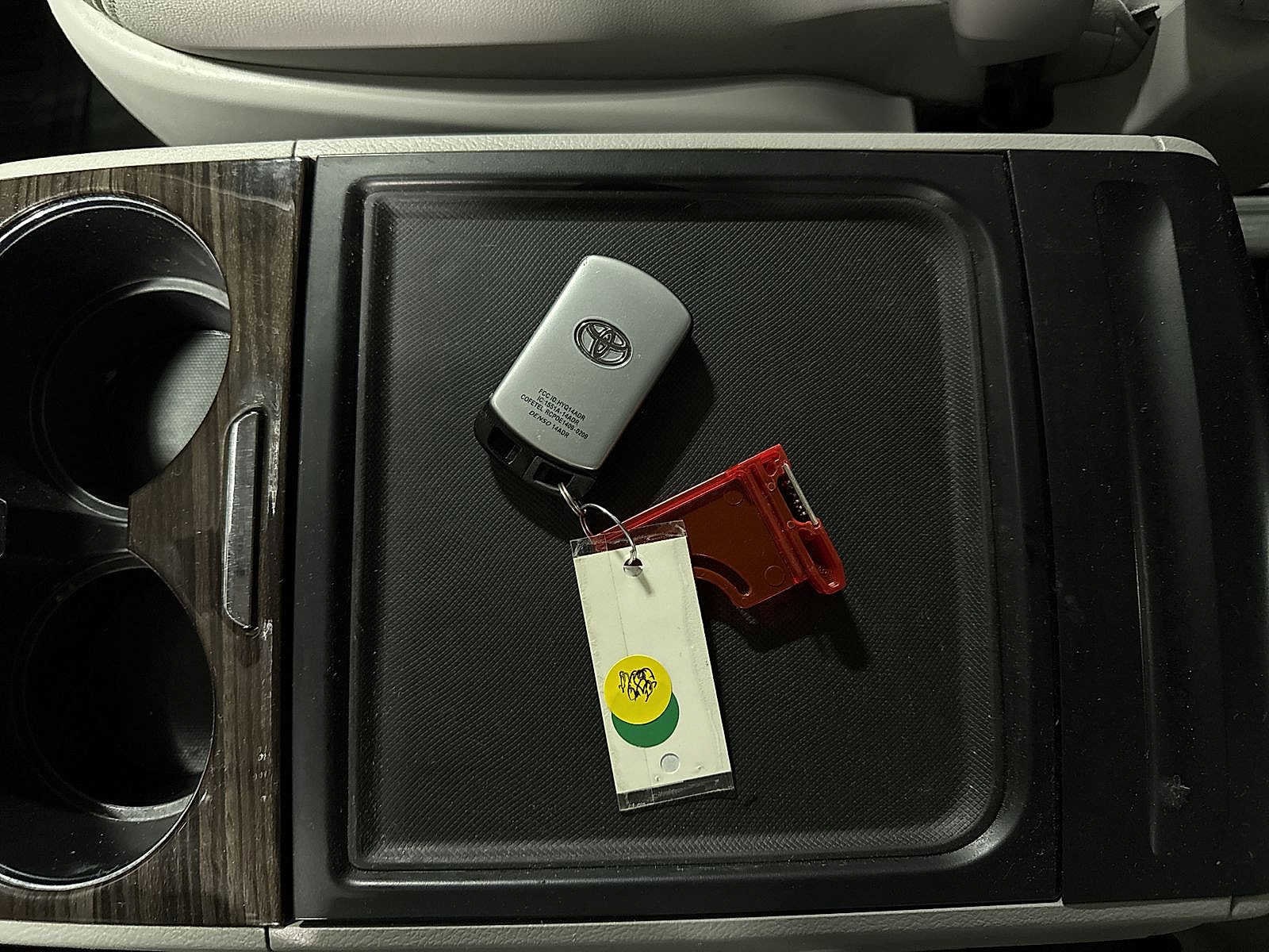 Thumbnail: 2020 Toyota Sienna - 32