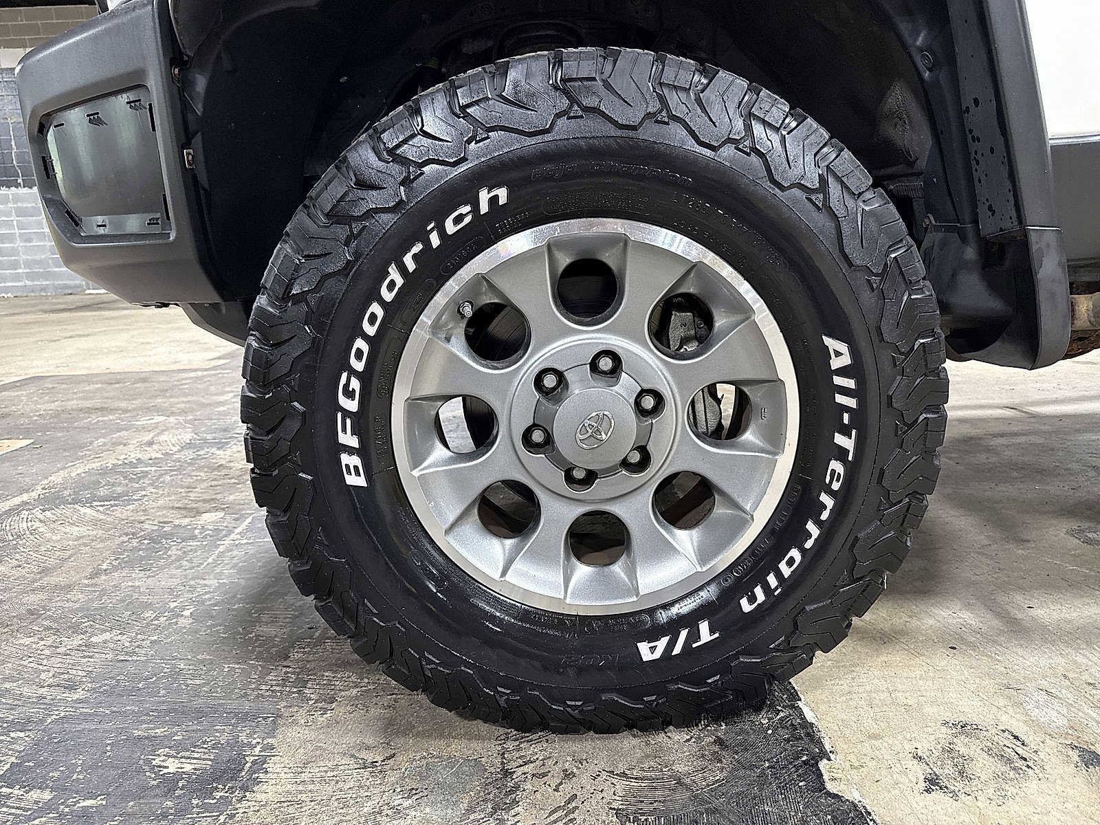 Thumbnail: 2013 Toyota FJ Cruiser - 10