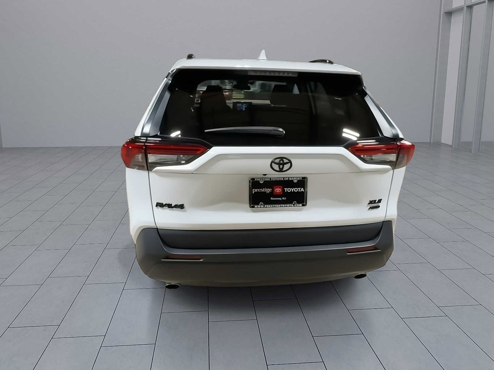 Thumbnail: 2022 Toyota RAV4 - 7