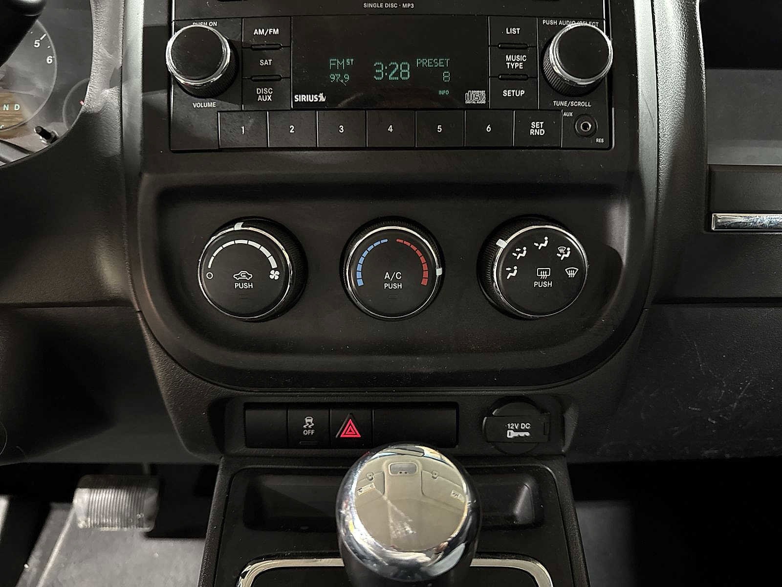 Thumbnail: 2011 Jeep Patriot - 21