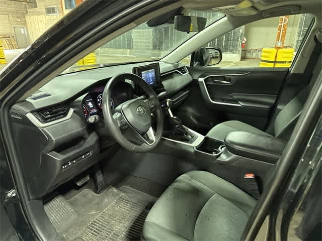 2022 Toyota RAV4 XLE 28