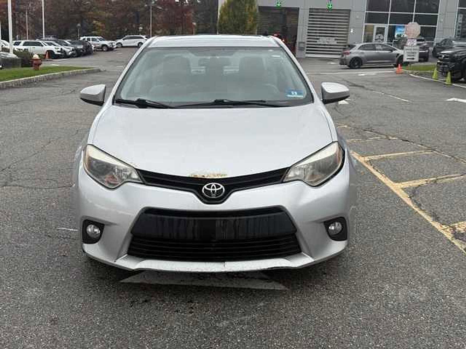 2014 Toyota Corolla LE Plus photo 2