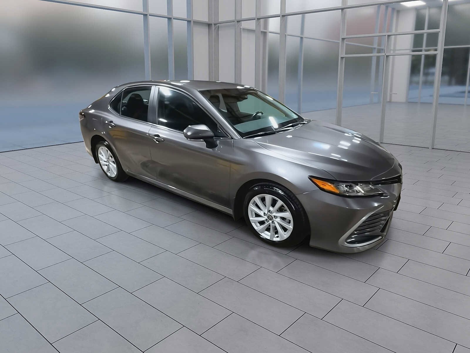 2022 Toyota Camry LE photo 2