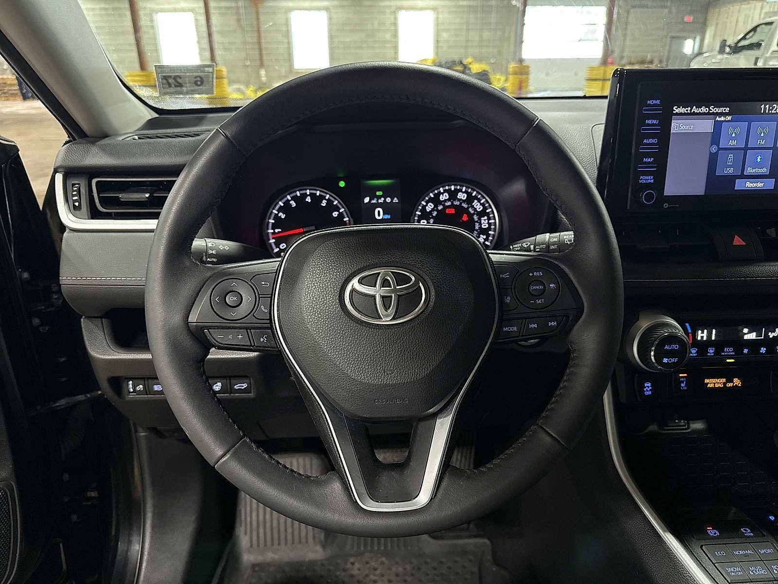 Thumbnail: 2022 Toyota RAV4 - 18