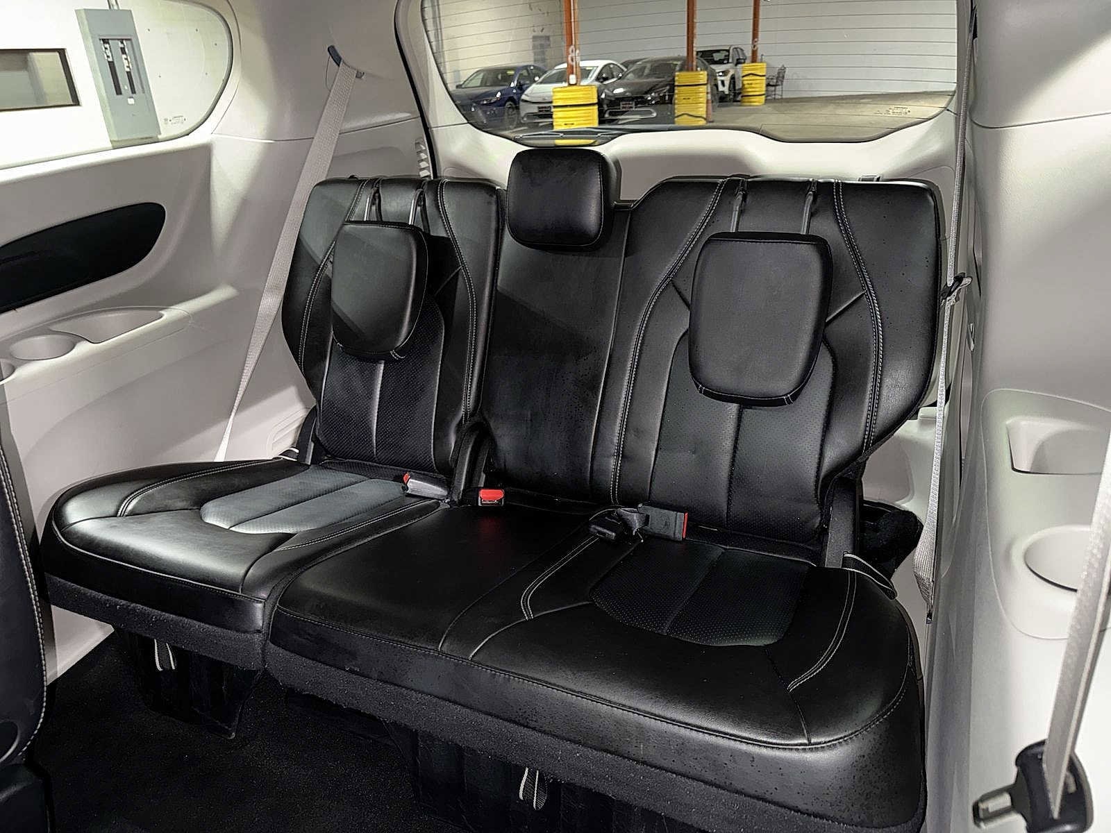 Thumbnail: 2023 Chrysler Pacifica - 18