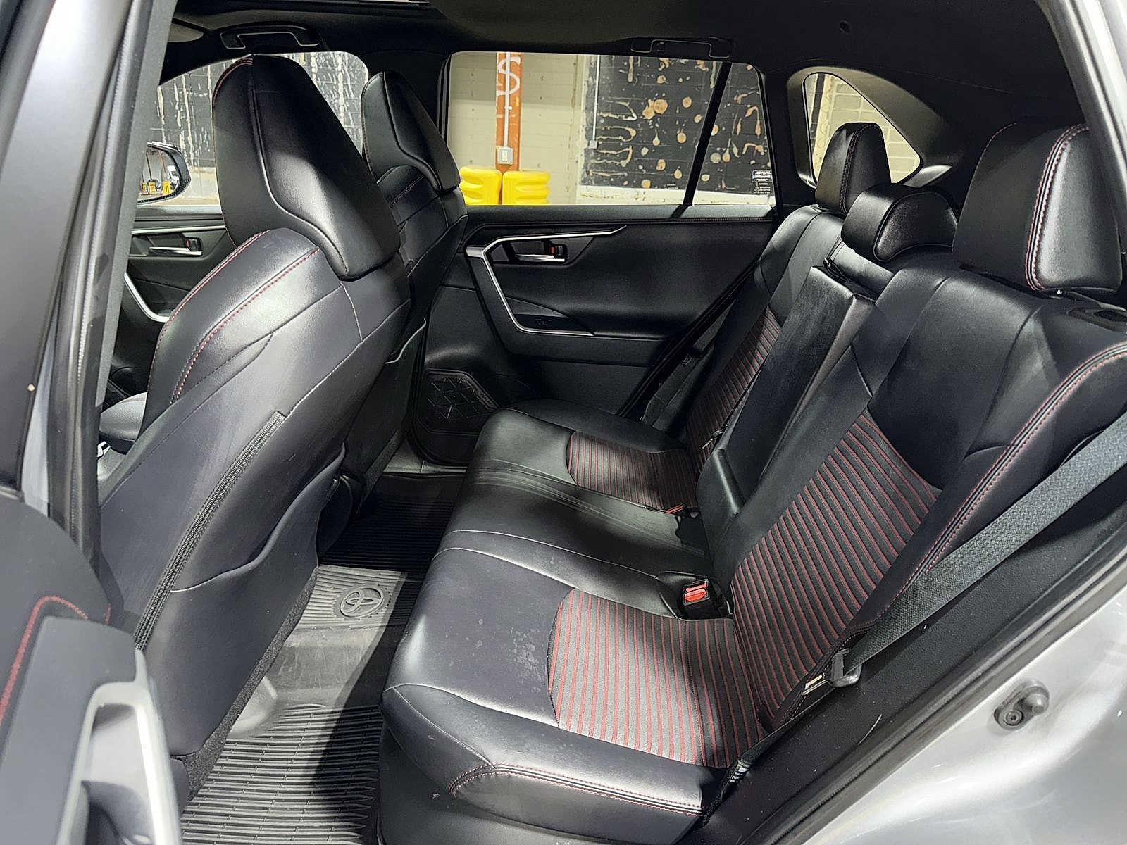 Thumbnail: 2022 Toyota RAV4 - 17