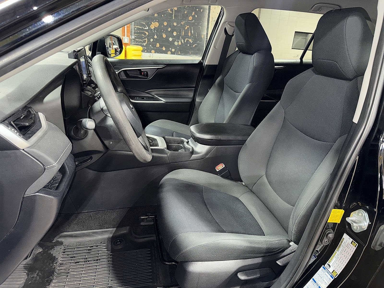 Thumbnail: 2019 Toyota RAV4 - 15