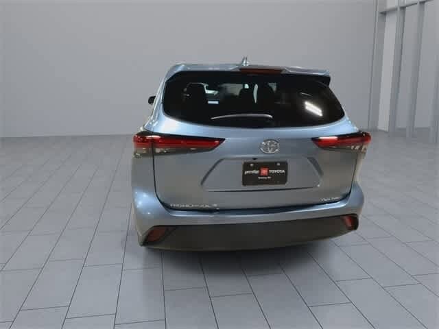 Thumbnail: 2023 Toyota Highlander - 7