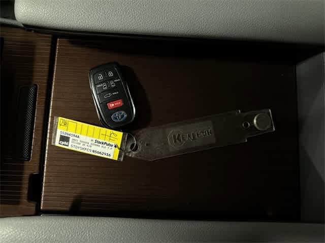 Thumbnail: 2022 Toyota Sienna - 34