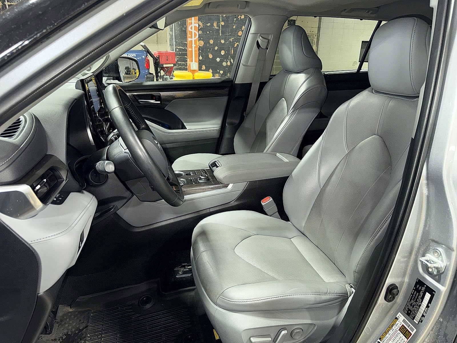 Thumbnail: 2020 Toyota Highlander - 14