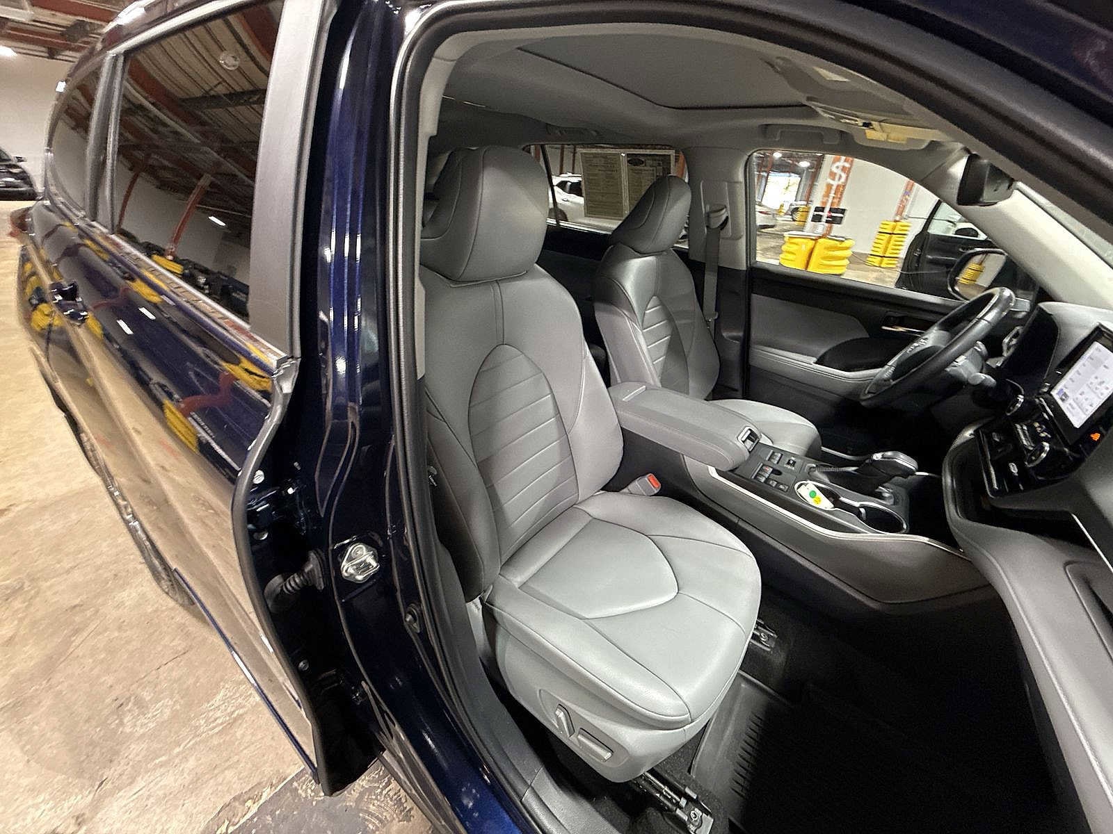 Thumbnail: 2023 Toyota Highlander - 16