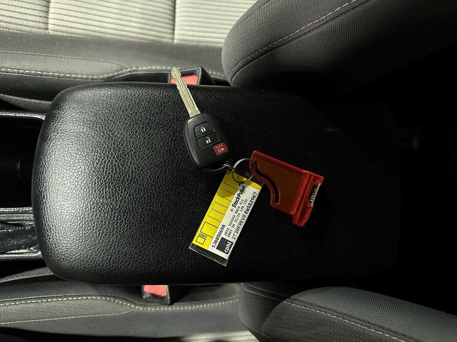 Thumbnail: 2014 Toyota RAV4 - 32