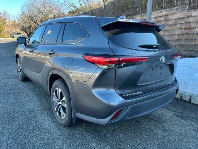 Thumbnail: 2022 Toyota Highlander - 6