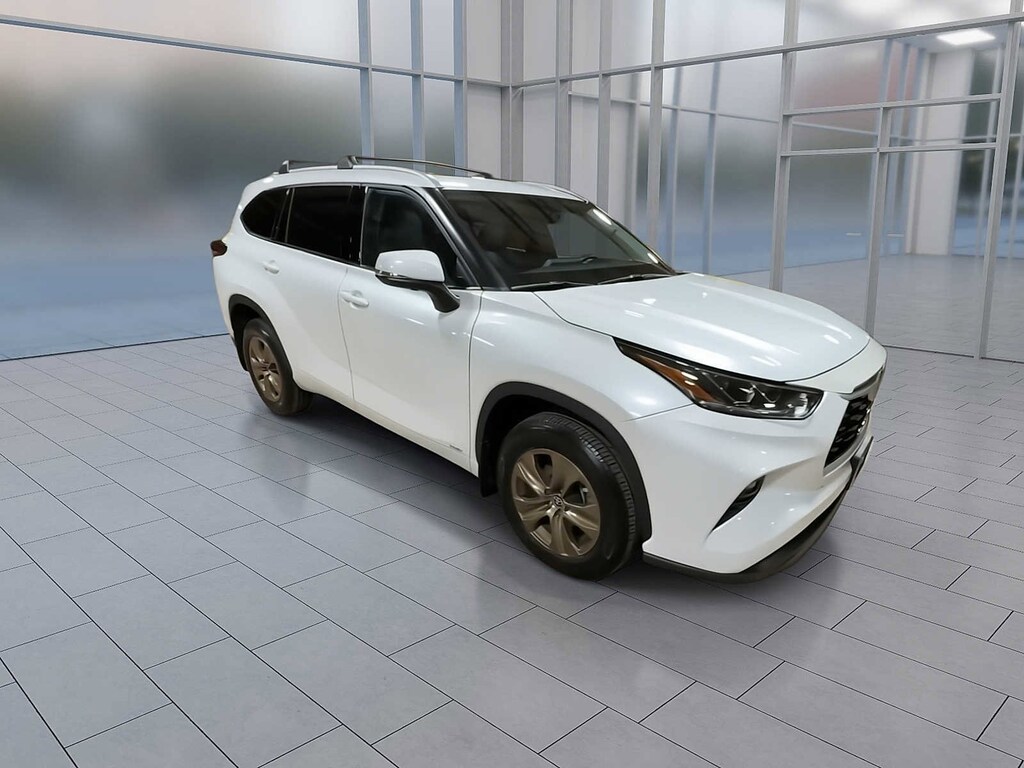 Certified 2022 Toyota Highlander Hybrid XLE Bronze SUV