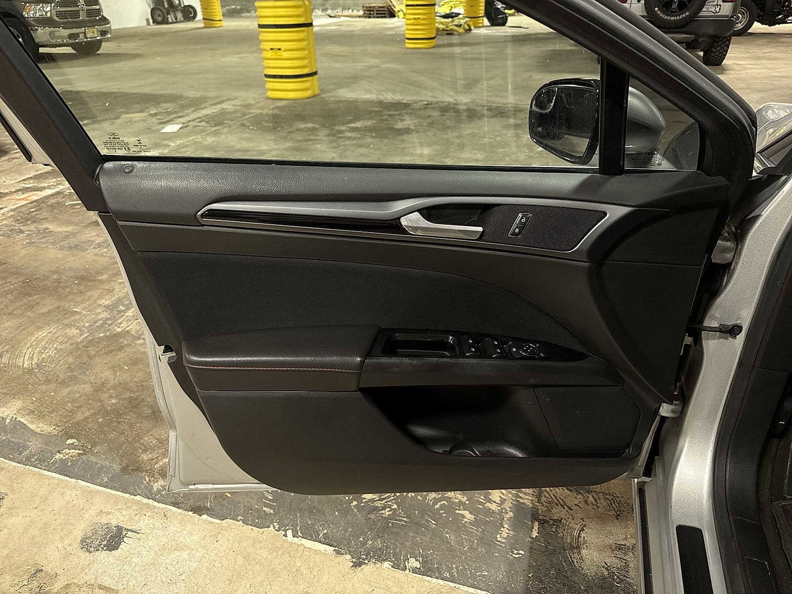 Thumbnail: 2015 Ford Fusion - 28