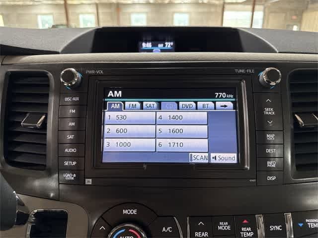 Thumbnail: 2011 Toyota Sienna - 21