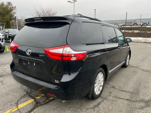 Thumbnail: 2015 Toyota Sienna - 4