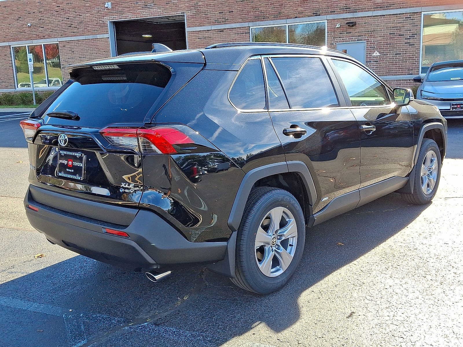 Thumbnail: 2025 Toyota RAV4 - 12