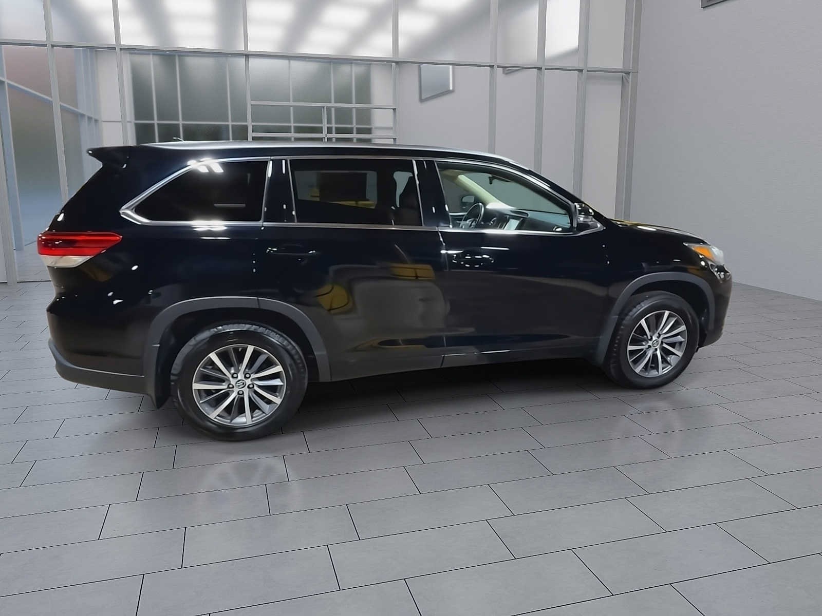 Thumbnail: 2017 Toyota Highlander - 9