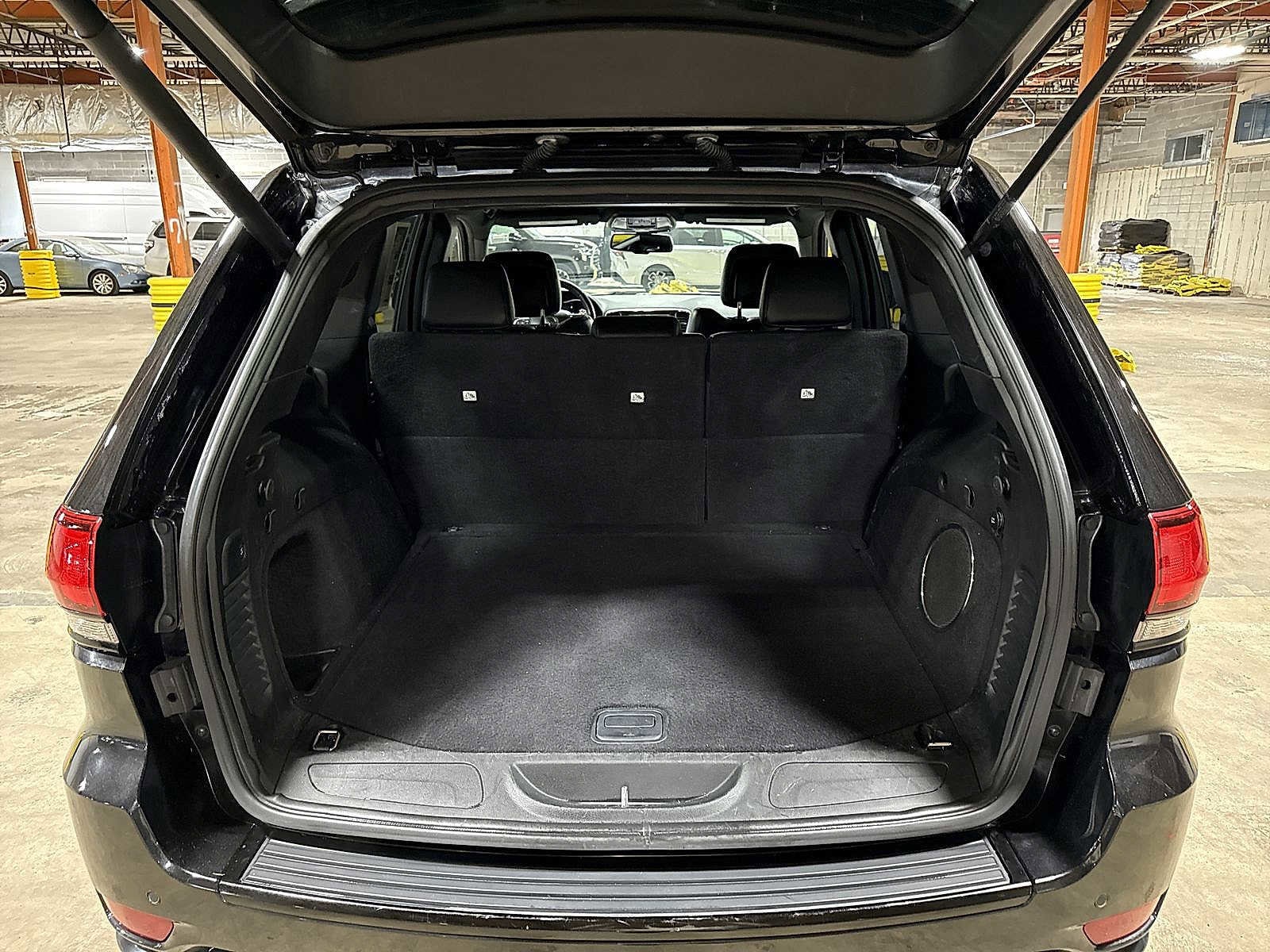 Thumbnail: 2015 Jeep Grand Cherokee - 11