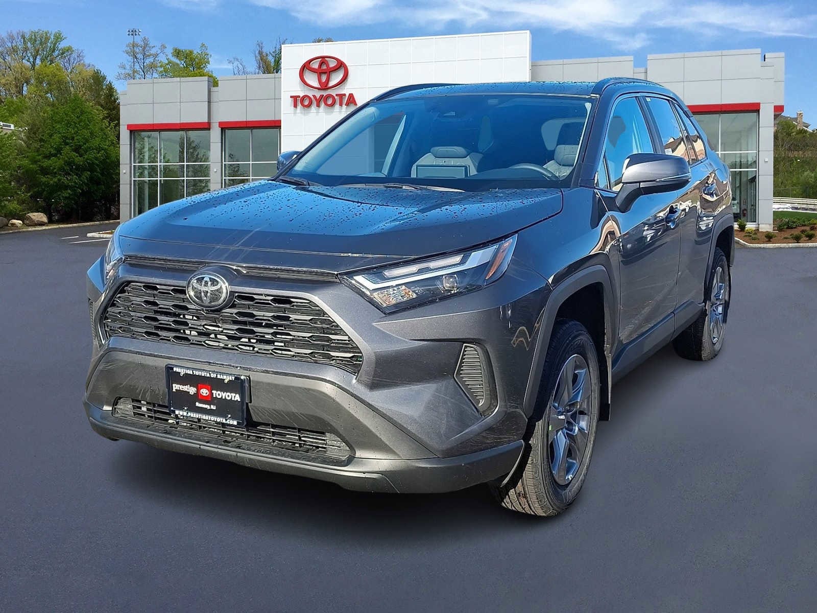 2025 Toyota RAV4 XLE's photo