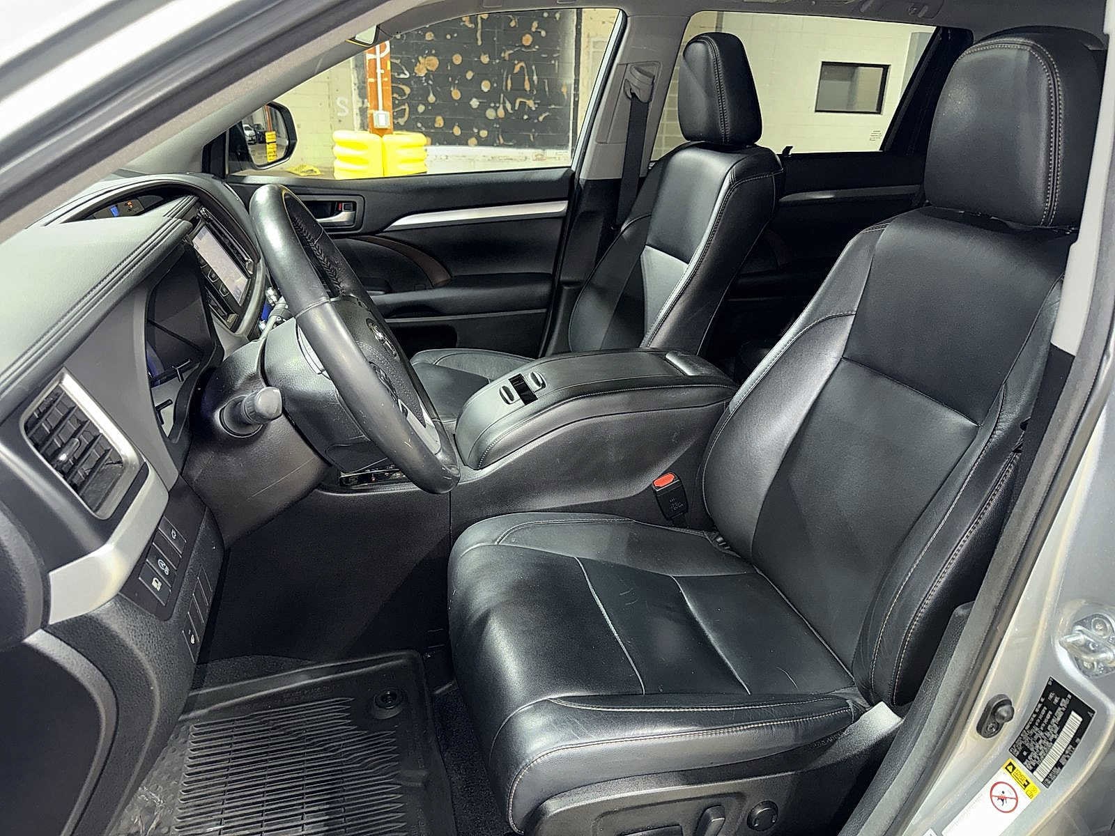 Thumbnail: 2018 Toyota Highlander - 15