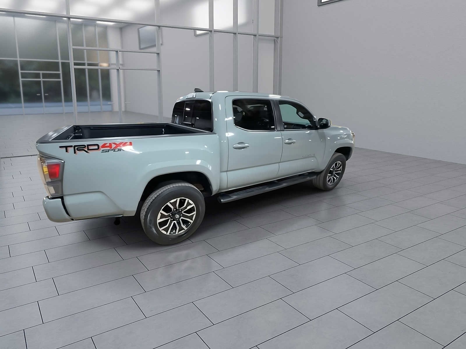 Thumbnail: 2022 Toyota Tacoma - 8