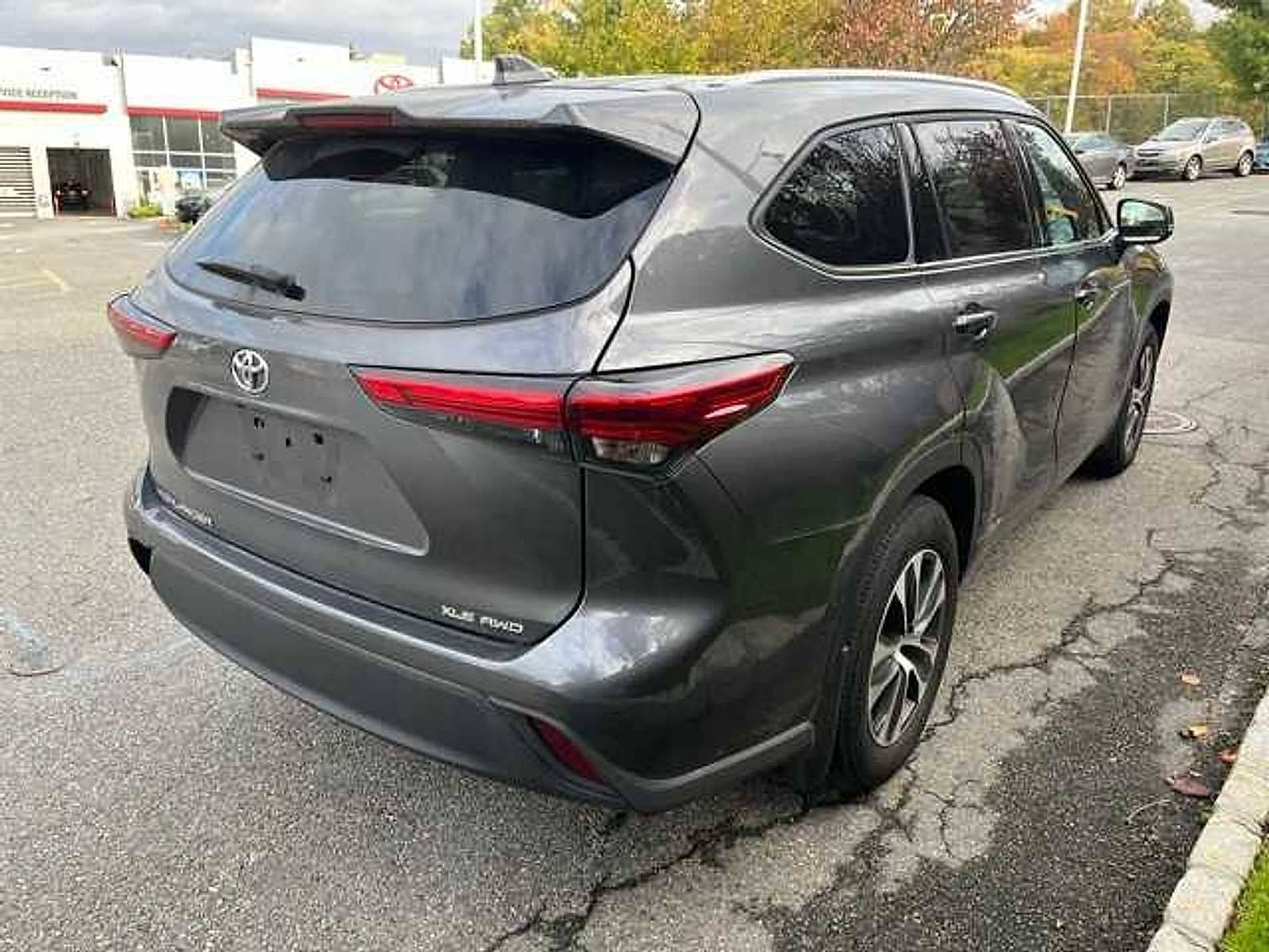 Thumbnail: 2022 Toyota Highlander - 4