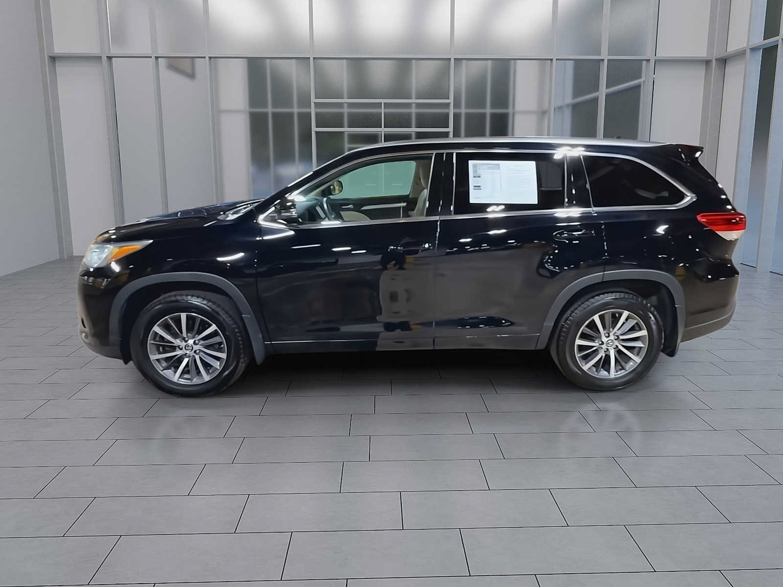 Thumbnail: 2017 Toyota Highlander - 5