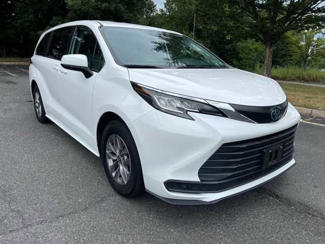 Thumbnail: 2022 Toyota Sienna - 3