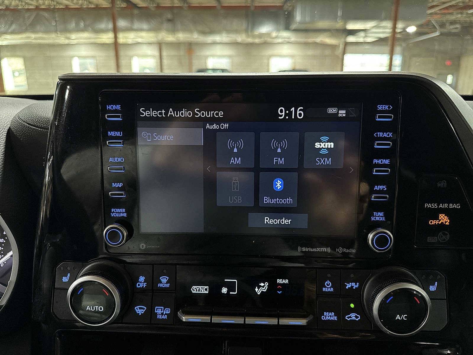 Thumbnail: 2022 Toyota Highlander - 21