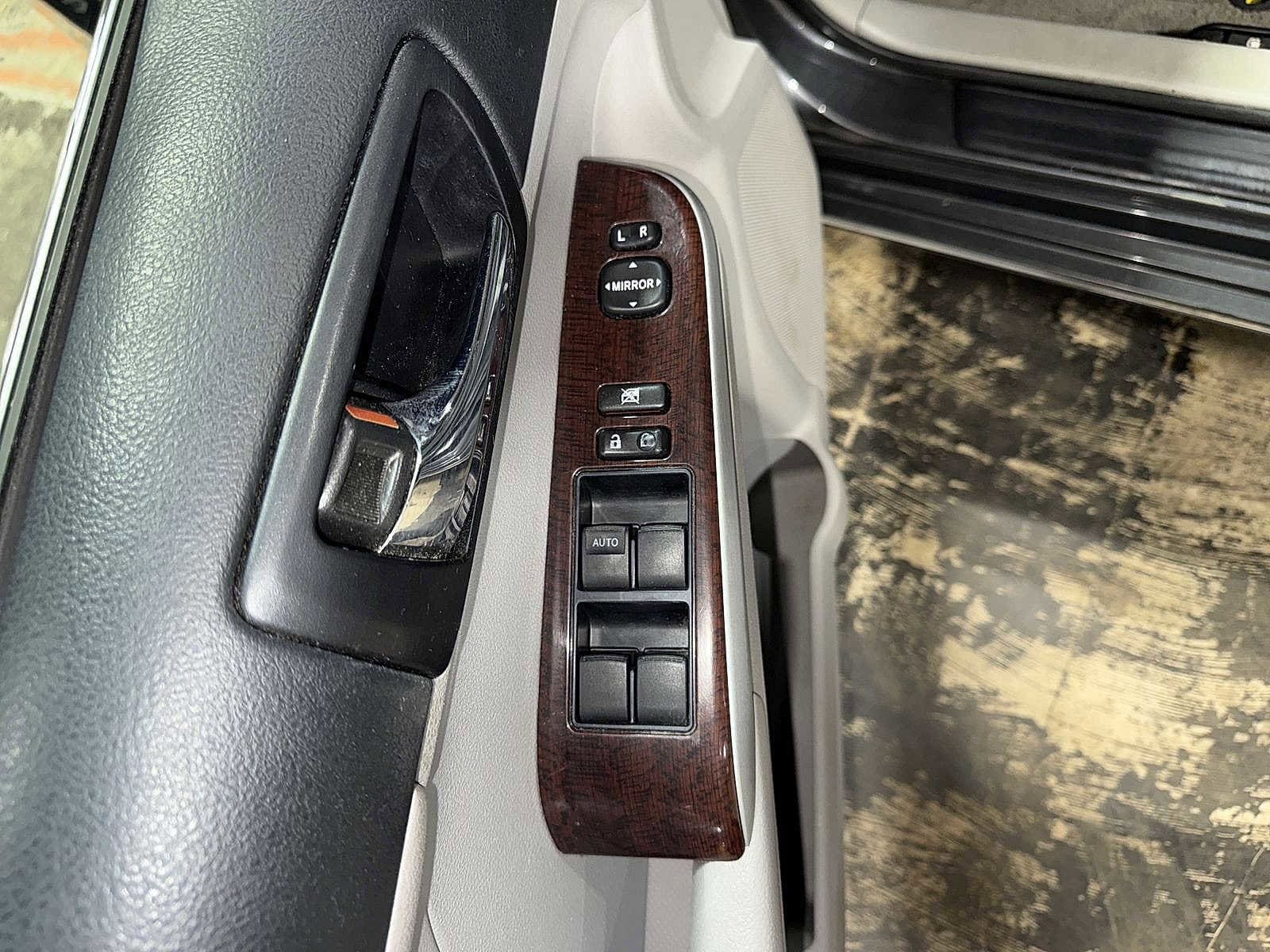 Thumbnail: 2012 Toyota Camry - 21