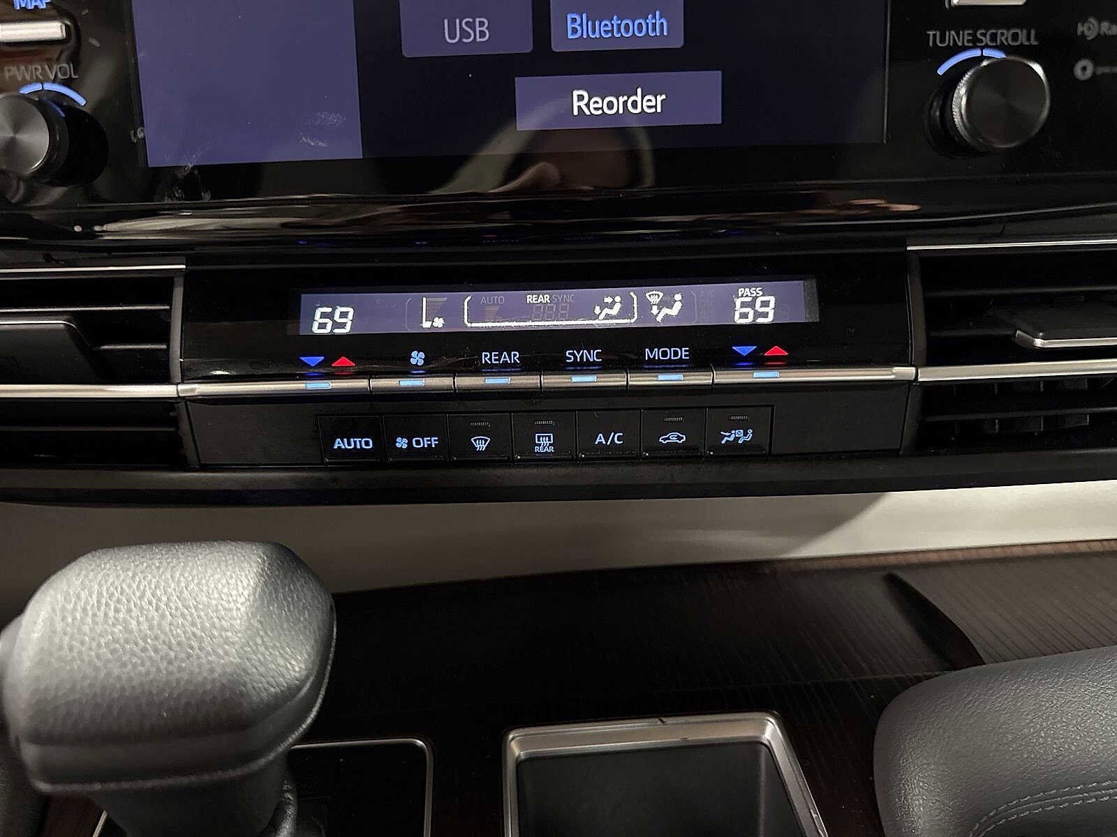 Thumbnail: 2023 Toyota Sienna - 22