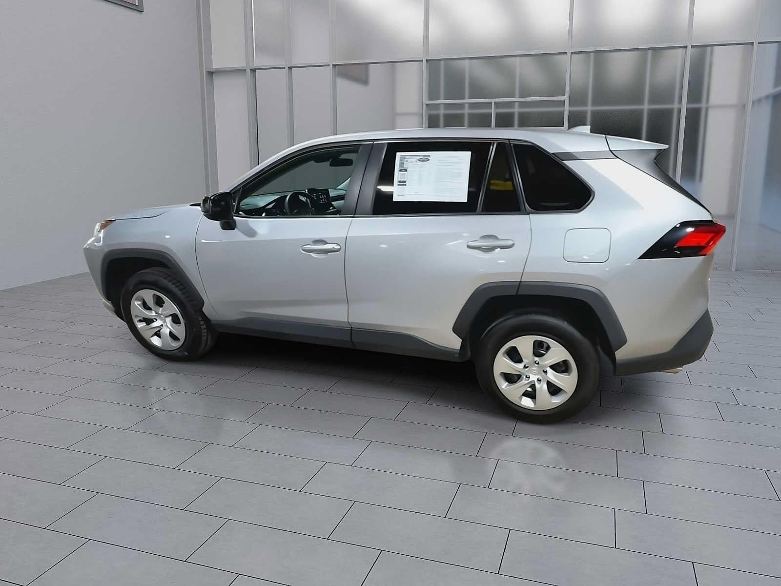 2023 Toyota RAV4 LE - Photo 6