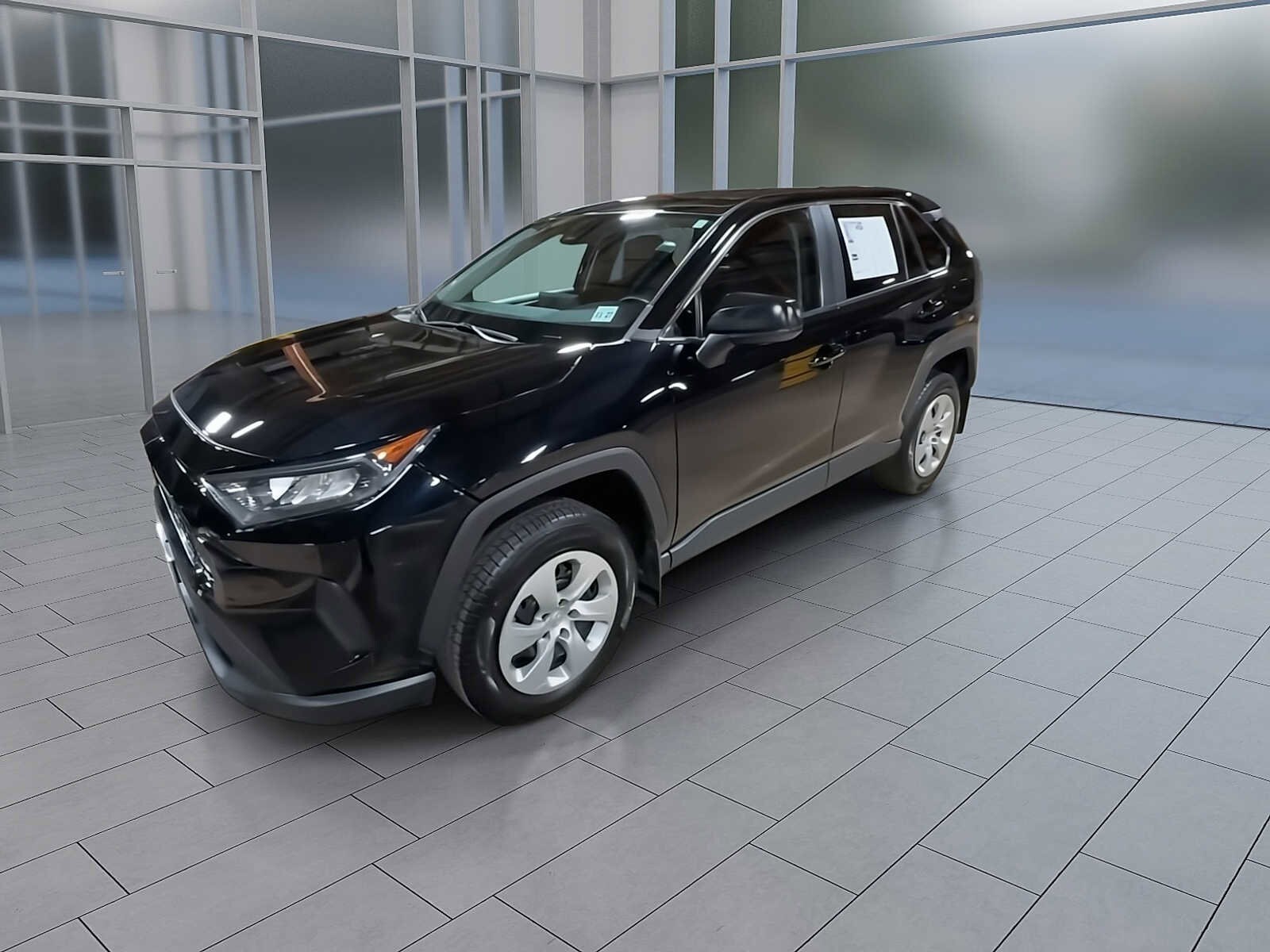 2022 Toyota RAV4 LE photo 4