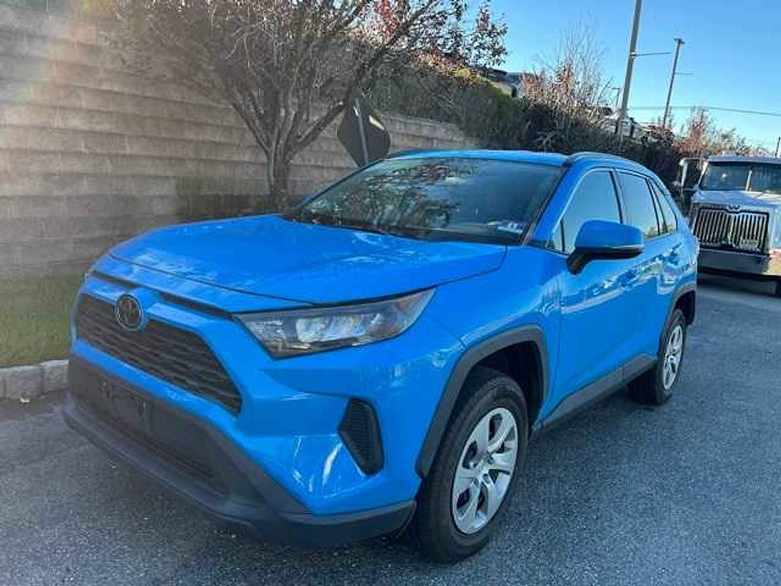 Thumbnail: 2019 Toyota RAV4 - 1