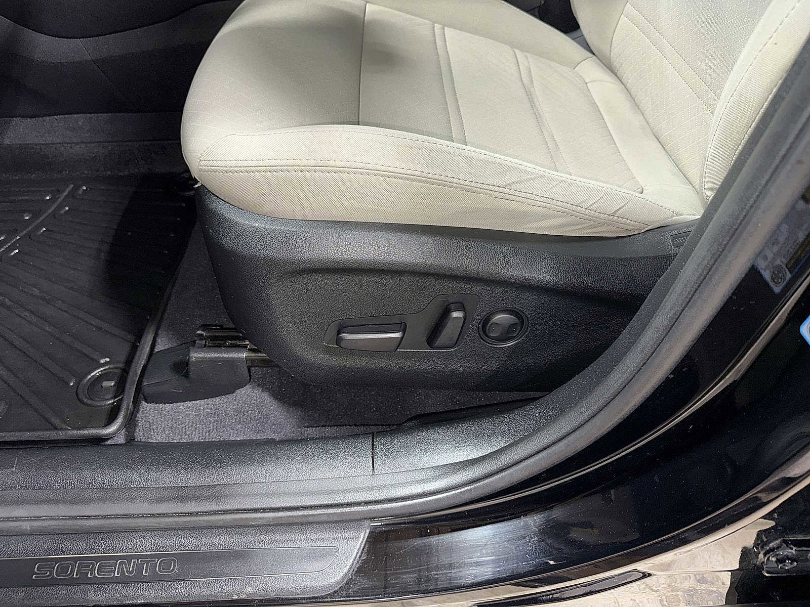 Thumbnail: 2018 Kia Sorento - 24