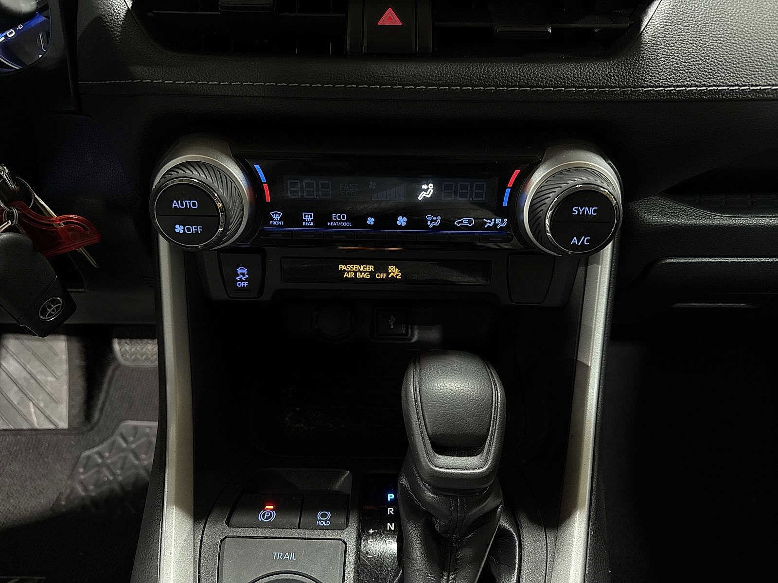 Thumbnail: 2021 Toyota RAV4 - 21