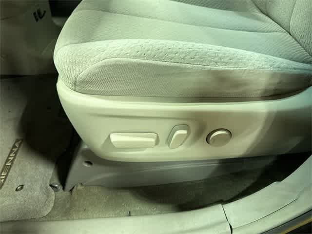 Thumbnail: 2011 Toyota Sienna - 23