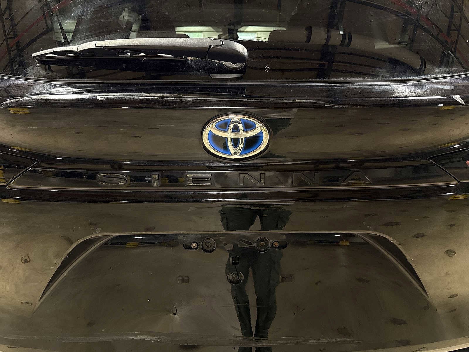 Thumbnail: 2022 Toyota Sienna - 26