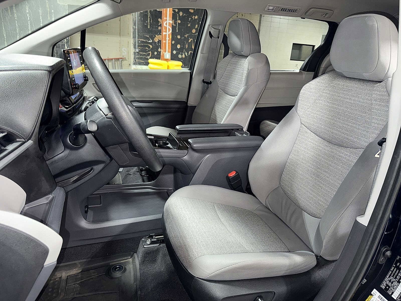 Thumbnail: 2023 Toyota Sienna - 15