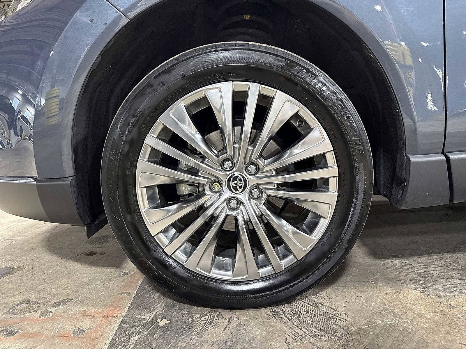 Thumbnail: 2023 Toyota Venza - 10