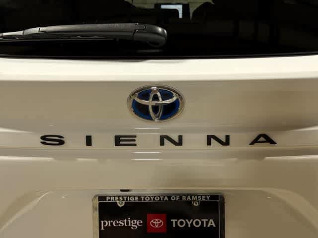 Thumbnail: 2022 Toyota Sienna - 27