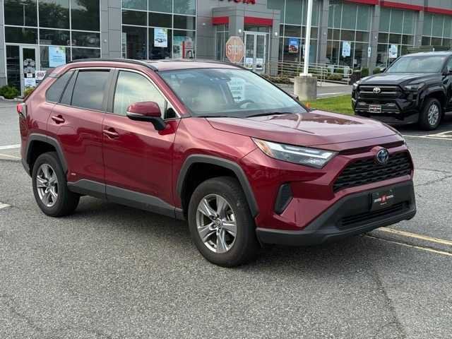 2022 Toyota RAV4 XLE 3
