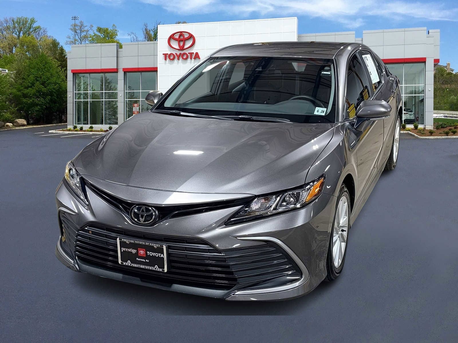 2023 Toyota Camry LE's photo