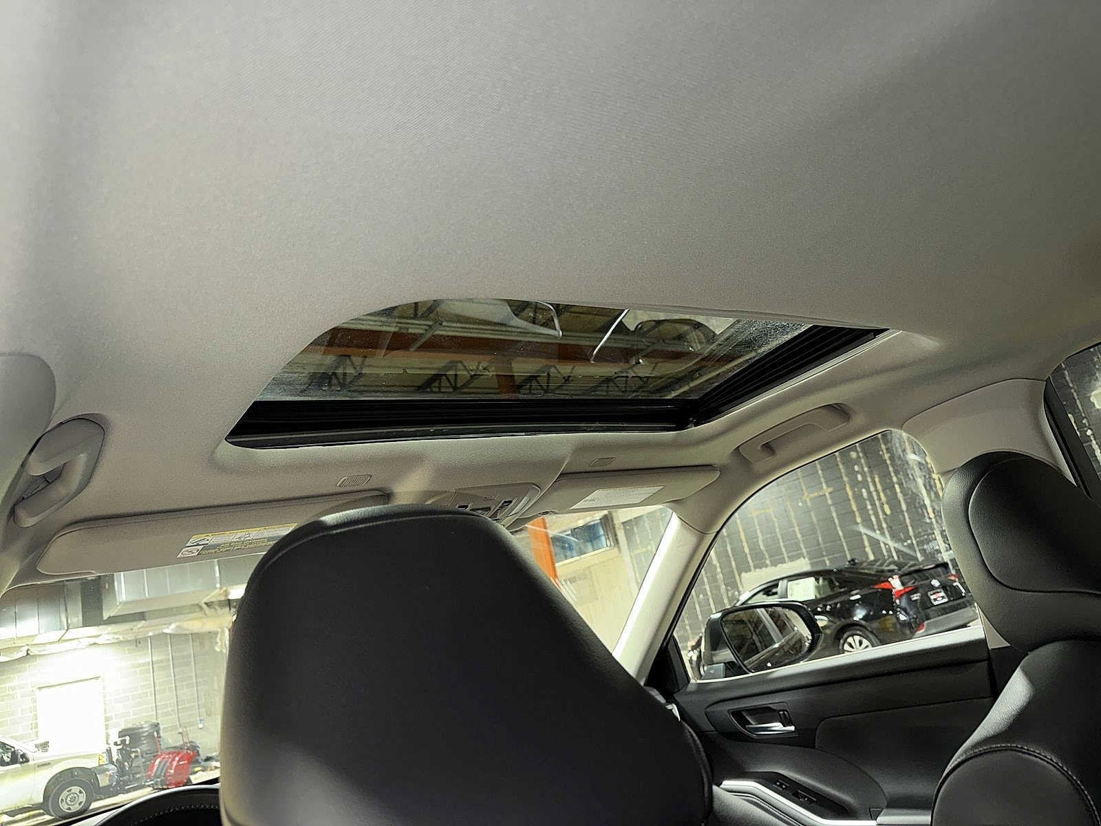 Thumbnail: 2023 Toyota Highlander - 25