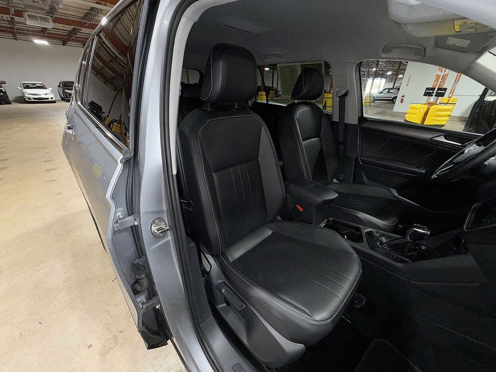 Thumbnail: 2023 Volkswagen Tiguan - 15